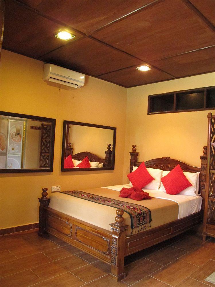 โอมบัค ไดฟ์ รีสอร์ต Hotel Pulau Perhentian Kecil ภายนอก รูปภาพ