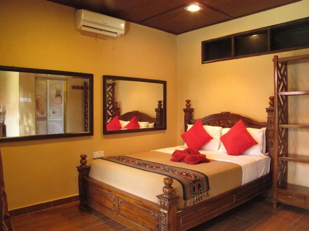 โอมบัค ไดฟ์ รีสอร์ต Hotel Pulau Perhentian Kecil ภายนอก รูปภาพ